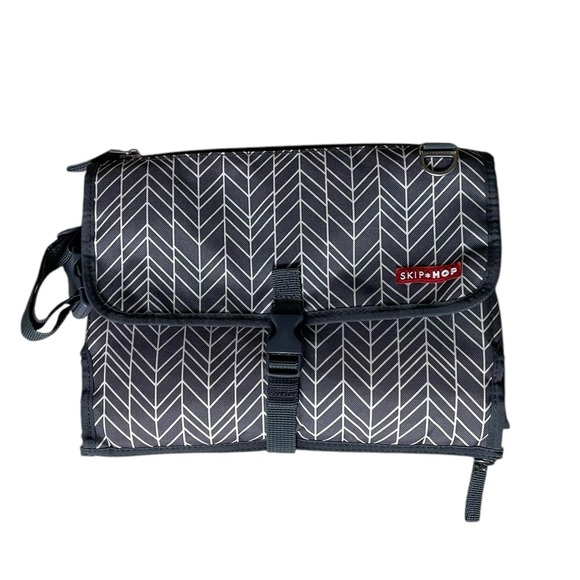 SKIP HOP Pronto Signature Portable Diaper Changing Station Bag - Picture 1 of 5
